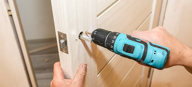 Old Door Knob Repair in Miami Gardens, FL